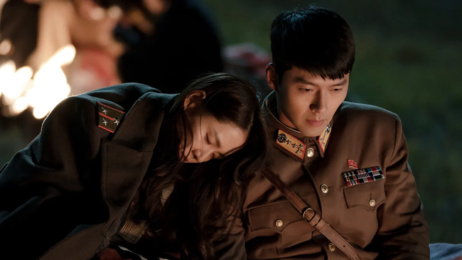 Cách ôm &quot;rụng tim&quot; của Hyun Bin với Son Ye Jin: Học ngay để tình cảm vợ chồng càng thêm thắm thiết - Ảnh 3.