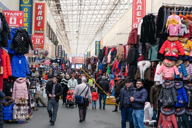 Vietnamese girl in Russia tells the story of going to the market 