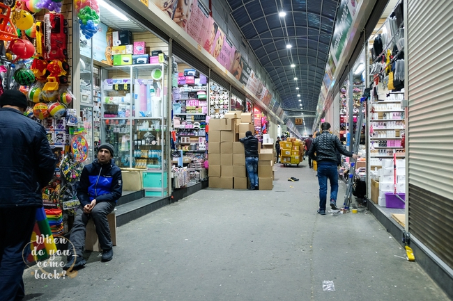 Vietnamese girl in Russia tells the story of going to the market 