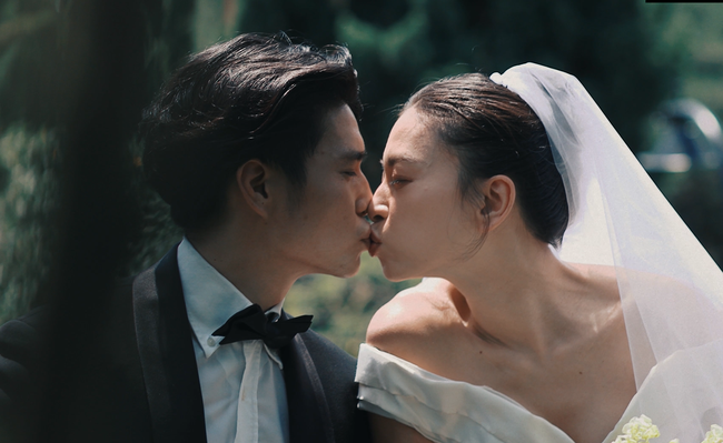 The clip was released right before the wedding Ngo Thanh Van - Huy Tran: The bride - groom danced and exchanged sweet kisses - Photo 5.