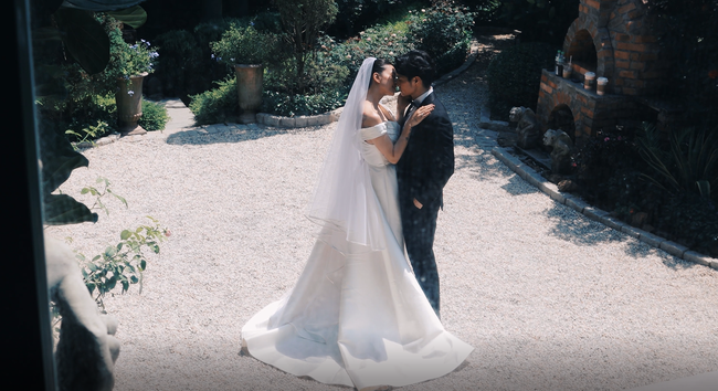 The clip was released right before the wedding Ngo Thanh Van - Huy Tran: The bride - groom danced and exchanged sweet kisses - Photo 3.