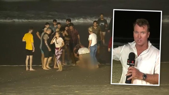 The reporter let go of the mic and plunged into the sea while hosting the live news, the next development made the witness The reporter let go of the mic and plunged into the sea while hosting the live news, the next development made the witness
