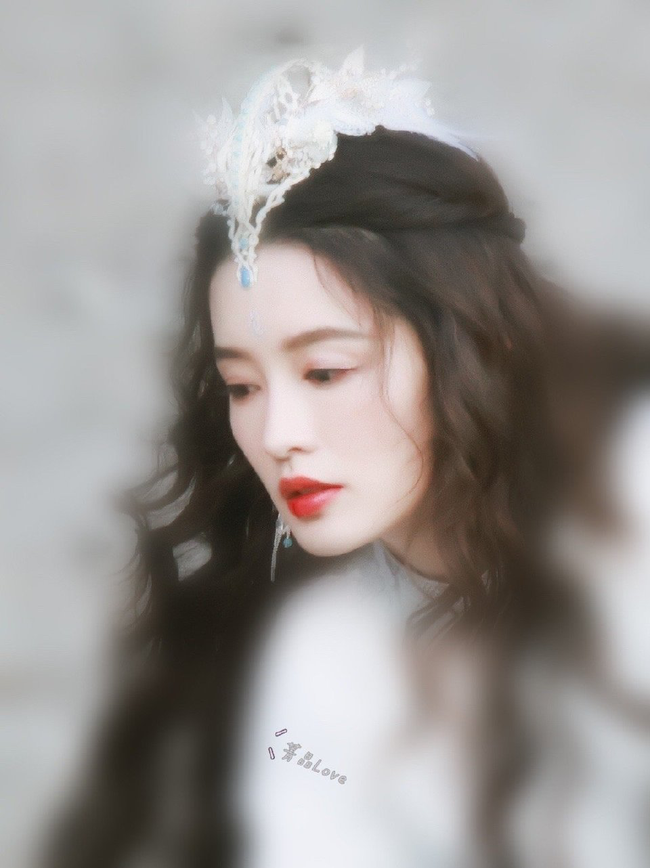 Lộ ảnh Lý Thấm đeo tai nhọn làm yêu tinh, tạo hình mướt mắt cỡ nào mà đẹp hơn lúc đóng Hàm Hương ở Như Ý truyện - Ảnh 11. Lộ ảnh Lý Thấm đeo tai nhọn làm yêu tinh, tạo hình mướt mắt cỡ nào mà đẹp hơn lúc đóng Hàm Hương ở Như Ý truyện - Ảnh 11.