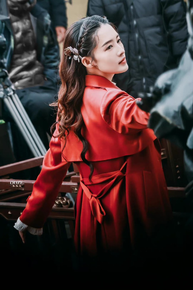 Lộ ảnh Lý Thấm đeo tai nhọn làm yêu tinh, tạo hình mướt mắt cỡ nào mà đẹp hơn lúc đóng Hàm Hương ở Như Ý truyện - Ảnh 10. Lộ ảnh Lý Thấm đeo tai nhọn làm yêu tinh, tạo hình mướt mắt cỡ nào mà đẹp hơn lúc đóng Hàm Hương ở Như Ý truyện - Ảnh 10.