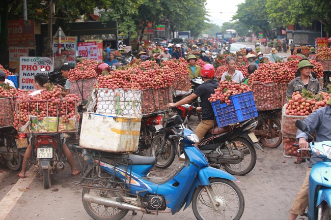 Chờ đến lượt vào cân