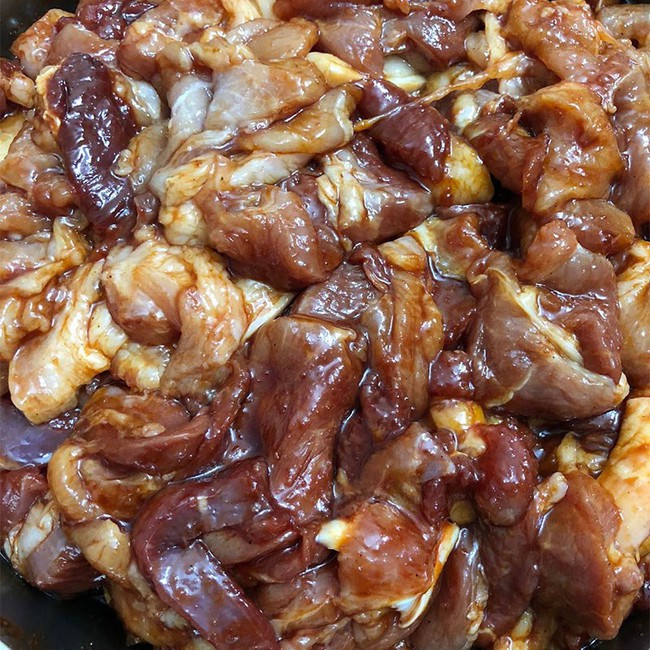 C&oacute; nồi chi&ecirc;n kh&ocirc;ng dầu m&agrave; chưa thử l&agrave;m b&uacute;n chả th&igrave; qu&aacute; ph&iacute;: Tưởng phức tạp chứ thao t&aacute;c chưa tới 30 ph&uacute;t l&agrave; xong! - Ảnh 2.