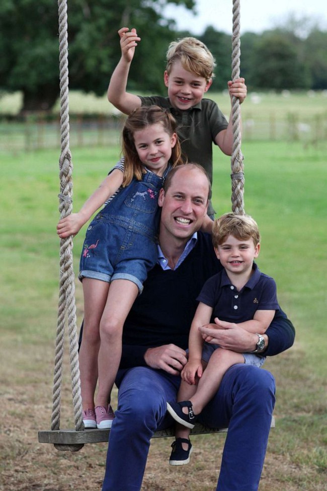 Ngày của Cha: Những khoảnh khắc ngọt ngào của Hoàng tử William dành cho 3 con, tinh tế không kém gì Công nương Kate - Ảnh 1.