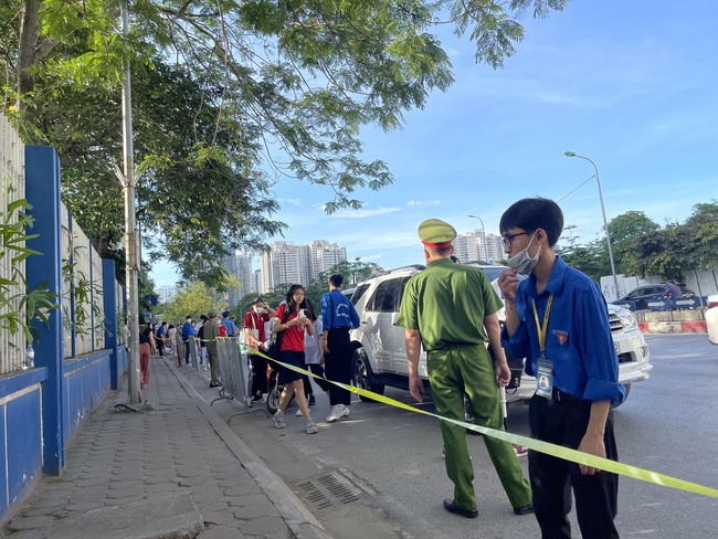 Thi lớp 10 ở TP. Hà Nội trong ngày đầu tiên:  - Ảnh 4.