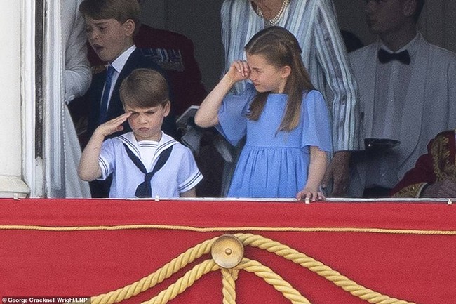 Prince Louis's adorable moments at the Queen's Platinum Parade, a true replica of the Duke of Cambridge!  - Photo 4.