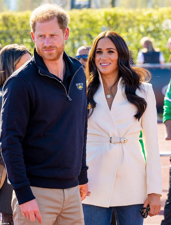 Vợ chồng Meghan Markle đặt chân về hoàng gia dự đại lễ Bạch Kim, nhận được đặc ân lớn lao - Ảnh 2.