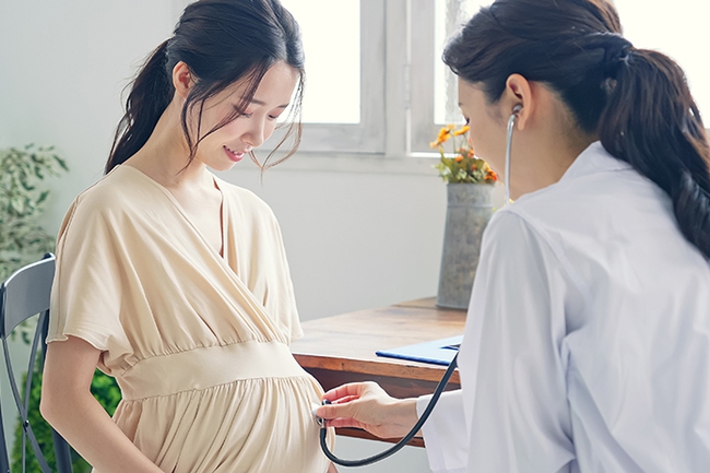 4 câu hỏi nhất định mẹ bầu cần hỏi bác sĩ trong những tháng cuối của thai kỳ - Ảnh 1.