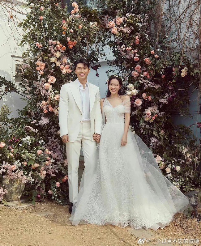 Ảnh cưới của sao Hàn - Trung bất ngờ xôn xao trở lại: Song Hye Kyo - Song Joong Ki ly hôn rồi vẫn được nhắc tới - Ảnh 6.