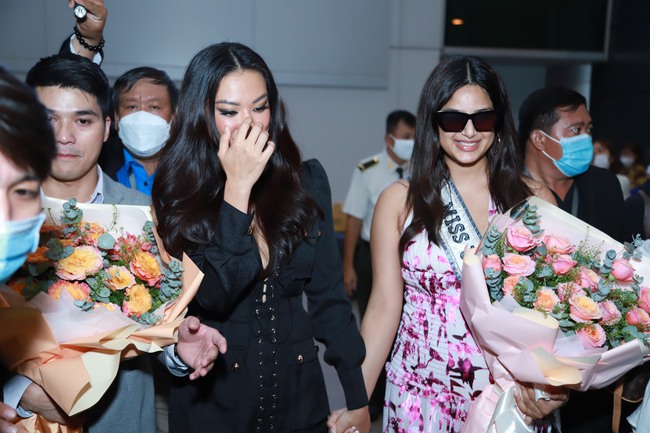 Đương kim Hoa hậu Hoàn vũ Harnaaz Kaur Sandhu đã đến Việt Nam, Á hậu Kim Duyên và fan tiếp đón nồng nhiệt - Ảnh 6.