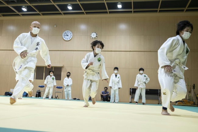 Judo Nhật Bản đứng trước khủng hoảng trầm trọng: Vấn nạn hoành hành &quot;đè nát&quot; giấc mơ con trẻ, phụ huynh cũng góp phần tiêu cực - Ảnh 3.