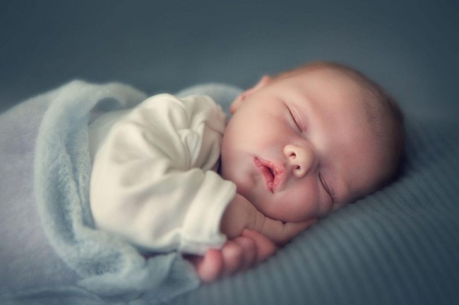 6 kiểu ngủ trẻ rất thích nhưng lại làm con xấu đi và kém thông minh, cha mẹ nên sửa ngay - Ảnh 1.