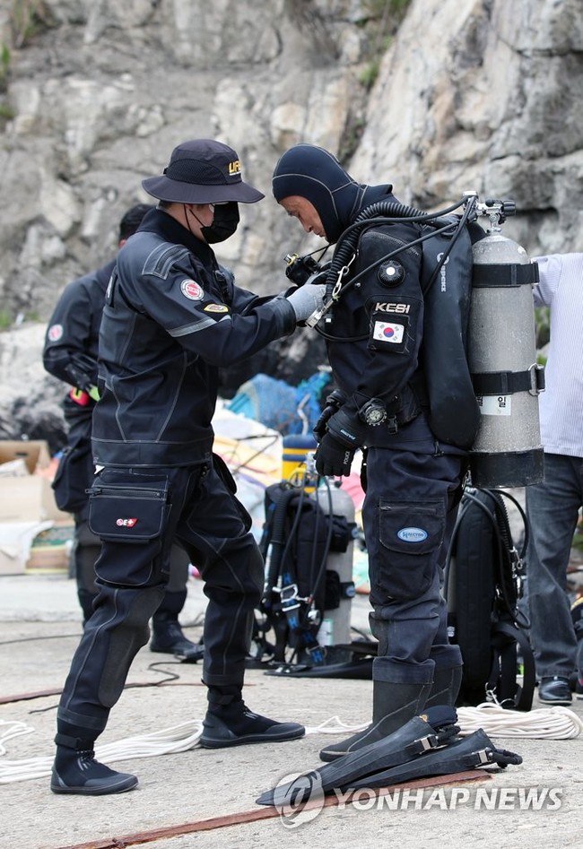Bí ẩn cả gia đình Hàn Quốc mất tích gần 1 tháng trên đảo xa, cảnh sát đang khẩn trương truy tìm - Ảnh 3.