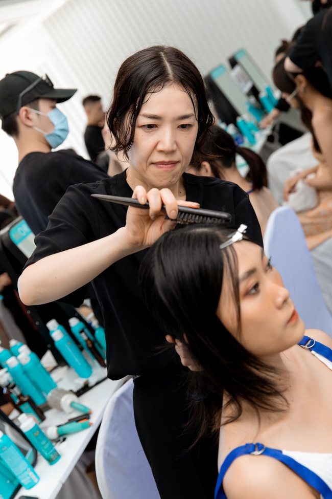 Chuyên gia người Nhật hướng dẫn cách búi tóc mùa hè đơn giản và chuẩn đẹp  - Ảnh 3.