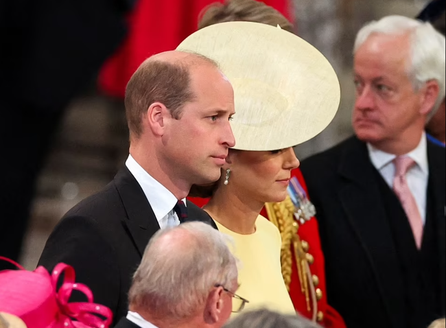 Contrasting expressions of Prince William and Harry at the Platinum ceremony - Photo 6.