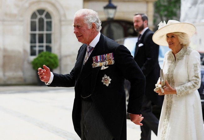 The opposite expressions of Prince William and Harry at the Platinum ceremony - Photo 9.