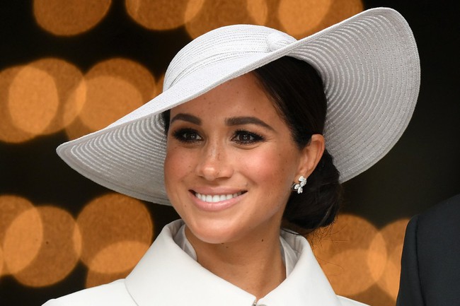 Nụ cười hoàn hảo của Meghan Markle tại đại lễ Bạch Kim làm bùng nổ truyền thông - Ảnh 6.