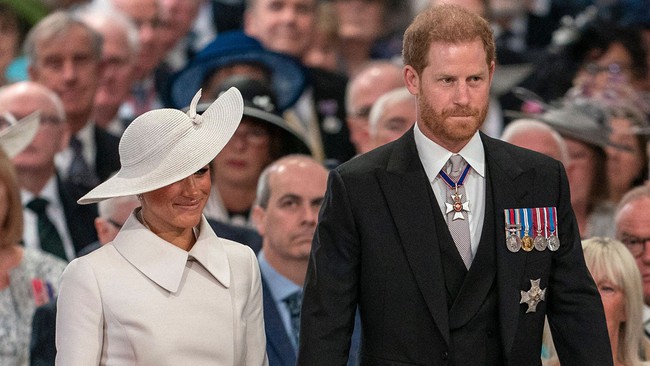 Analyst: Prince Harry looks 'deeply disturbed'  at the Platinum event - Photo 1.