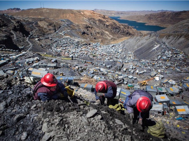 Life in the world's tallest town: Struggling with harsh nature, suffering from heavy pollution, but people still flock to reside - Photo 16.