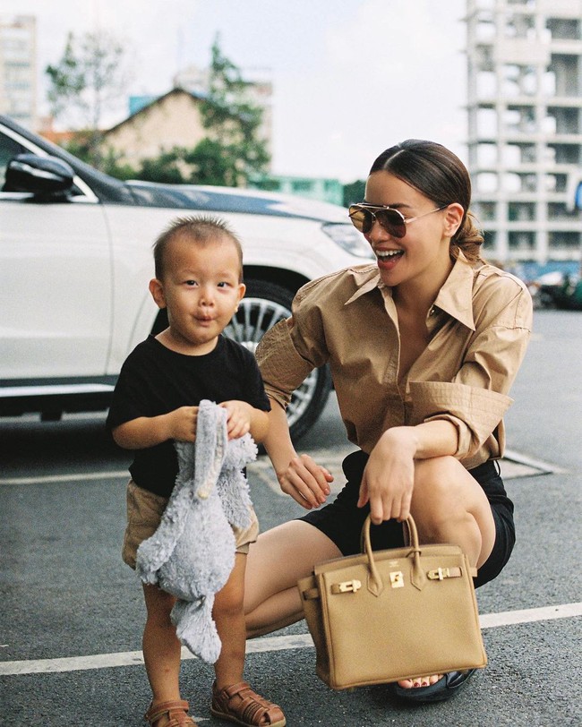 Hồ Ngọc Hà chia sẻ loạt khoảnh khắc ngọt ngào: &quot;Nhiều khi không nghĩ mình đã có 3 đứa con&quot; - Ảnh 4.