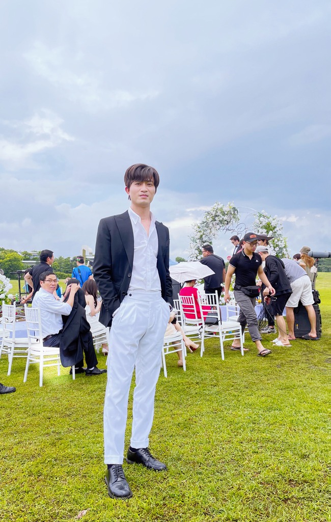 Thương ngày nắng về: Doãn Quốc Đam để lộ hậu trường tiệc cưới của Trang - Duy trong phim - Ảnh 2.