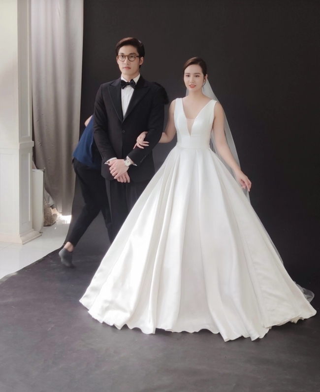Thương ngày nắng về: Doãn Quốc Đam để lộ hậu trường tiệc cưới của Trang - Duy trong phim - Ảnh 3.