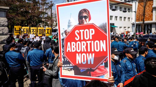 Tình cảnh &quot;tréo ngoe&quot; của phụ nữ và bác sĩ Hàn Quốc: Dò dẫm trong tình cảnh tranh tối tranh sáng của luật phá thai  - Ảnh 3.