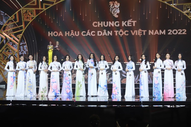 TRỰC TIẾP Chung kết Hoa hậu các dân tộc Việt Nam 2022: Lộ diện Top 15 - Ảnh 1.