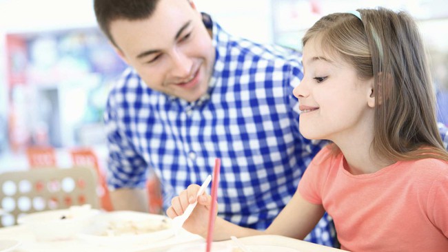 Cha mẹ Mỹ nuôi dạy con có khéo "như lời đồn"? Thầy giáo ở TP.HCM gợi ý 12 điều phụ huynh cần tham khảo để con cái phát triển toàn diện - Ảnh 2. Cha mẹ Mỹ nuôi dạy con có khéo "như lời đồn"? Thầy giáo ở TP.HCM gợi ý 12 điều phụ huynh cần tham khảo để con cái phát triển toàn diện - Ảnh 2.