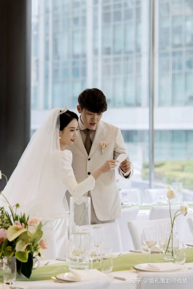 Hôn lễ đẹp như phim theo cảm hứng lãng mạn Hàn Quốc: Ngất ngây khi thấy bộ váy cưới cổ điển của cô dâu - Ảnh 8.