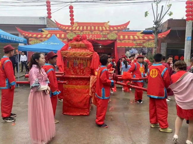 Cô gái làm nghề phù dâu thuê: Bất chấp bố mẹ ngăn cản vì sợ &quot;mất duyên&quot;, trở thành bà chủ của 50.000 nhân công sau 2 năm - Ảnh 6.