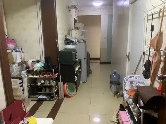 Căn phòng nhỏ của 22 người ở Thượng Hải vén màn cuộc sống của những số phận đang giằng co với đời - Ảnh 2.
