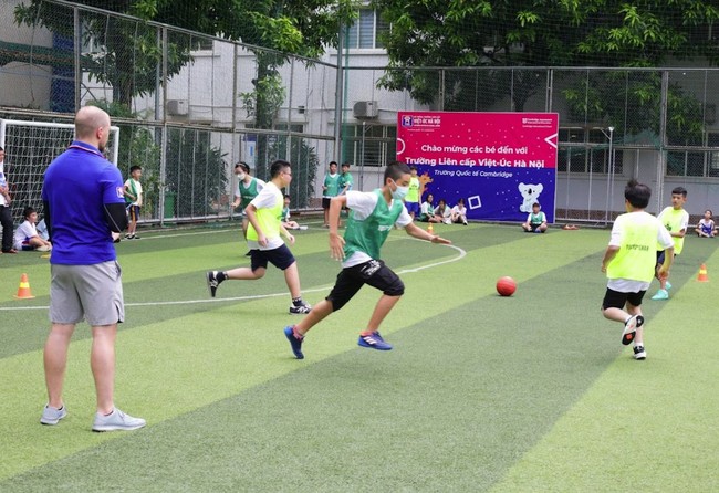Ngày hội thể thao của học sinh Trung học tại ngôi trường quốc tế ở quận Nam Từ Liêm: Mệt bơ phờ mà cũng vui tới bến! - Ảnh 6. Ngày hội thể thao của học sinh Trung học tại ngôi trường quốc tế ở quận Nam Từ Liêm: Mệt bơ phờ mà cũng vui tới bến! - Ảnh 6.