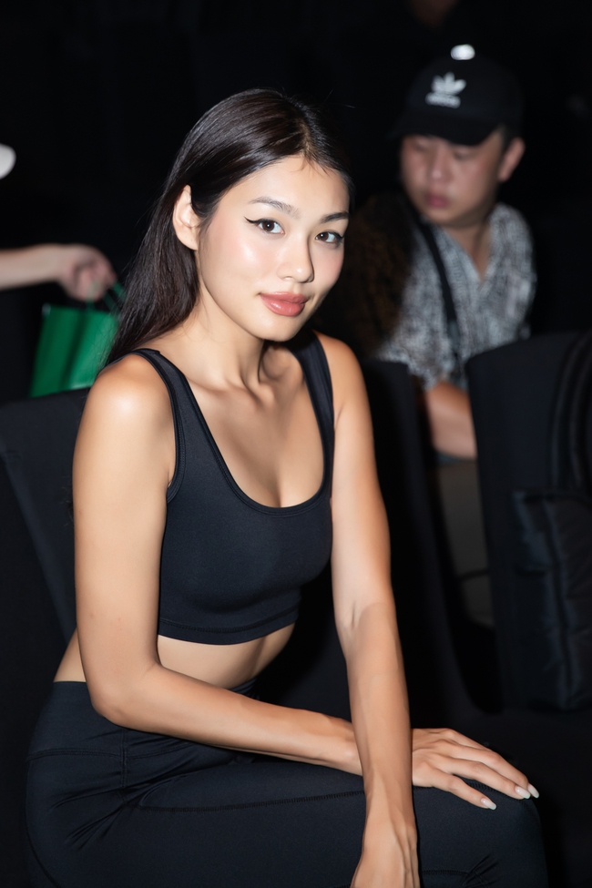 Hoa hậu Ngọc Châu, Á hậu Thảo Nhi Lê mặc đơn giản vẫn đẹp rạng ngời trong hậu trường tập diễn - Ảnh 5.