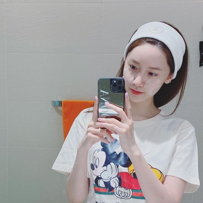 Làn da tuổi 30  láng mịn, không tỳ vết của Yoona nhờ cả vào bước làm sạch và dưỡng ẩm mỗi ngày - Ảnh 3.