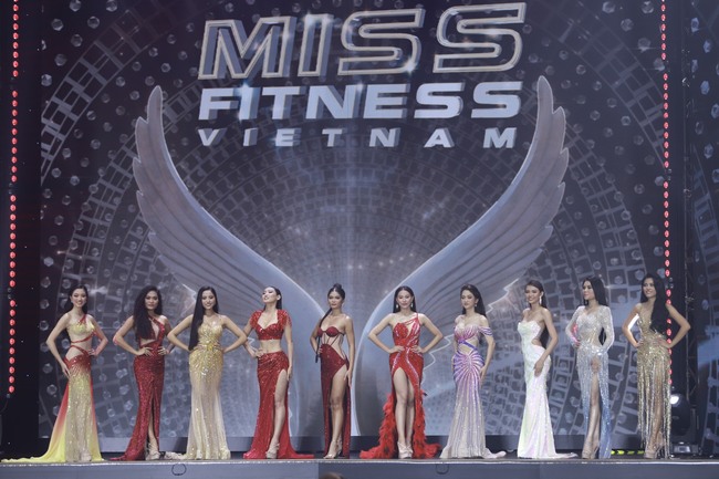 Chung kết Hoa hậu Thể thao Việt Nam 2022: Top 10 trình diễn trang phục dạ hội - Ảnh 6.
