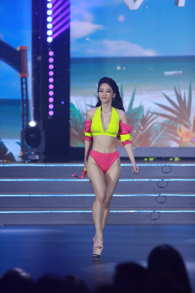 Chung kết Hoa hậu Thể thao Việt Nam 2022: Top 15 trình diễn trang phục thể thao, Lê Bống sải bước tự tin - Ảnh 1.