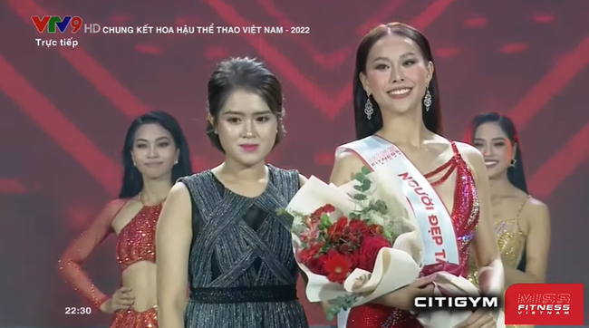 Chung kết Hoa hậu Thể thao Việt Nam 2022: Trượt Top 5, Lê Bống nhận giải thưởng phụ &quot;Người đẹp Nhân ái&quot; - Ảnh 2.