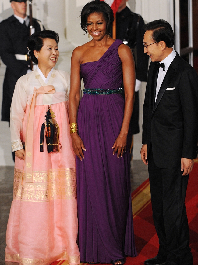 Bà Obama: Đỉnh cao tinh tế của thời trang ngoại giao, nhưng có lần &quot;người tính không bằng trời tính&quot; - Ảnh 3.