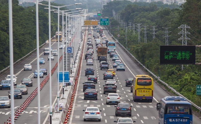 Cao tốc kiếm tiền nhiều nhất Trung Quốc: Đi qua những thành phố công nghệ hiện đại, &quot;kẹt xe không hồi kết&quot; nhưng ai cũng mê vì quá đẹp - Ảnh 5.