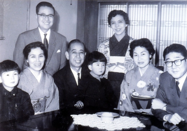 Gia đình của cựu Thủ tướng Nhật Abe Shinzo: Giàu truyền thống, 3 đời làm chính trị, chỉ có một điều đáng tiếc - Ảnh 3.