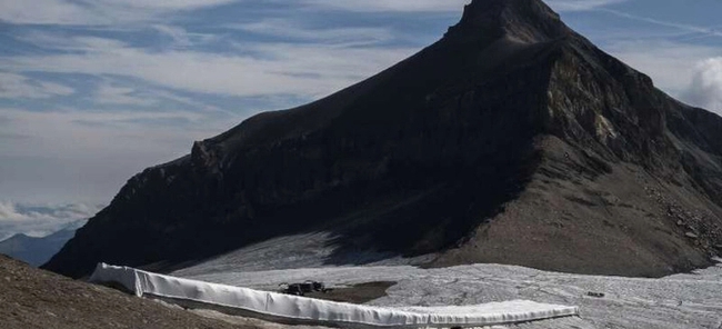 Băng phủ đường đi trên núi ở Thụy Sĩ sẽ tan hoàn toàn trong vòng vài tuần - Ảnh 1.