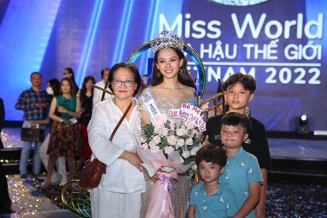Chung kết Hoa hậu Thế giới Việt Nam 2022: Vương miện danh giá chính thức thuộc về Huỳnh Thị Mai Phương - Ảnh 10.