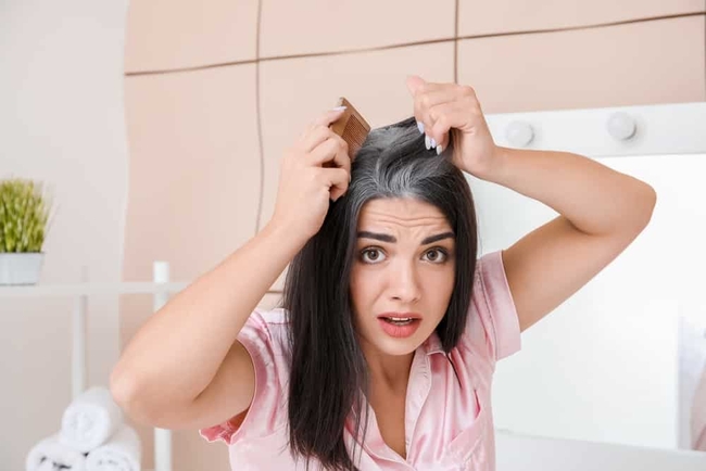 Nếu còn trẻ mà đã có tóc bạc thì cơ thể rất dễ thiếu vitamin này: Làm ngay 5 việc để ngăn ngừa tóc trắng xuất hiện - Ảnh 4.