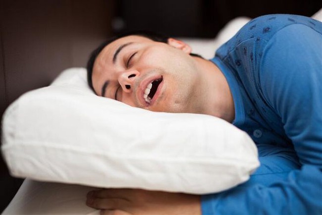 Miệng bị khô và đắng khi ngủ ban đêm thì cần đi khám ngay vì có thể bạn đang mắc 5 bệnh này - Ảnh 2.