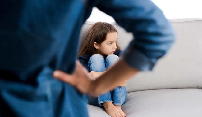 5 kiểu trách phạt của cha mẹ càng khiến con hư, ranh giới giữa việc nhận ra sai lầm và bất mãn rất mong manh - Ảnh 1.