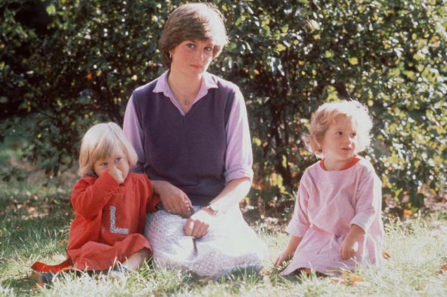 Kỷ niệm 25 năm ngày mất Công nương Diana: Loạt khoảnh khắc đặc biệt chưa từng thấy trong cuộc đời của huyền thoại bất tử - Ảnh 6.